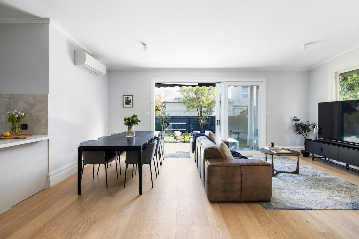 brighton-designer-retreat-walk-to-beach-and-cafes/