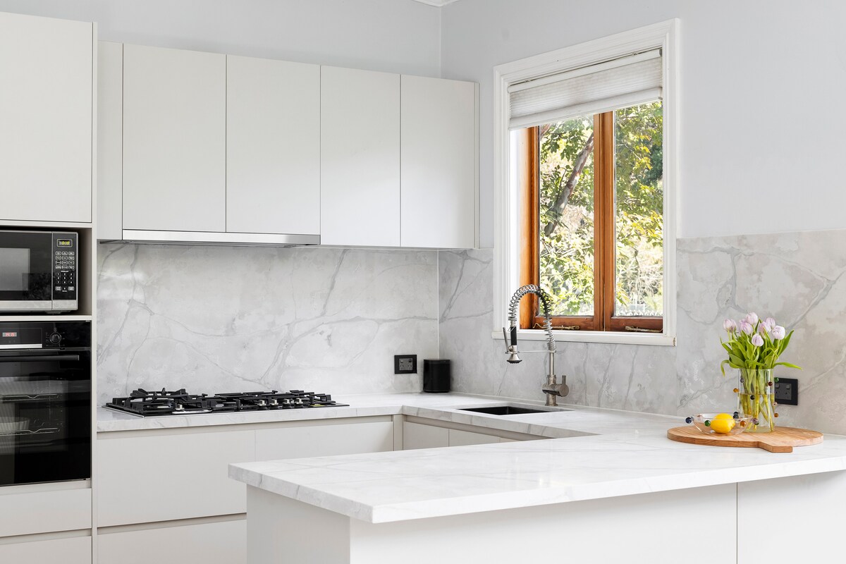 brighton-designer-retreat-walk-to-beach-and-cafes/