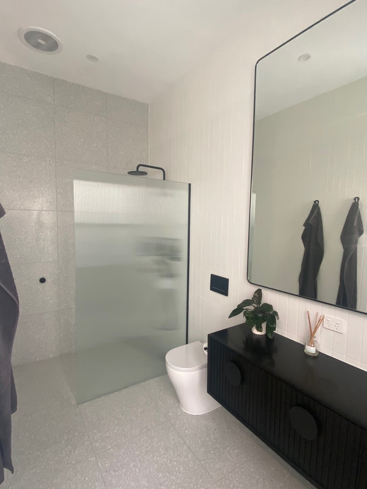 brighton-designer-retreat-walk-to-beach-and-cafes/