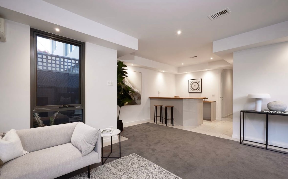 black-rock-waterfront-4br-heated-spa-and-views/