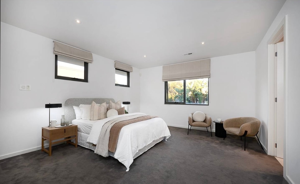 black-rock-waterfront-4br-heated-spa-and-views/