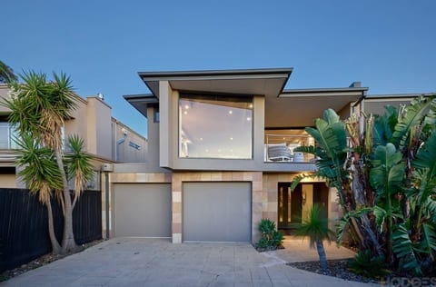 Black Rock Waterfront – 4BR, Heated Spa & Views image 2