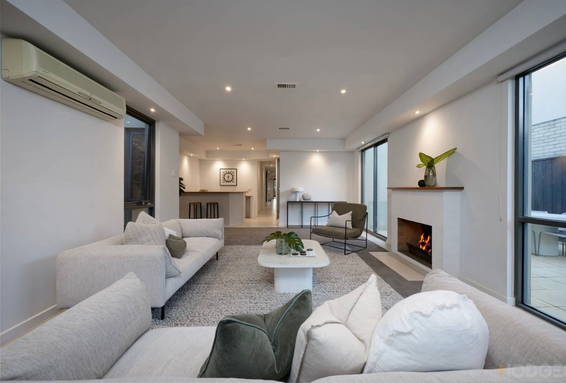 black-rock-waterfront-4br-heated-spa-and-views/