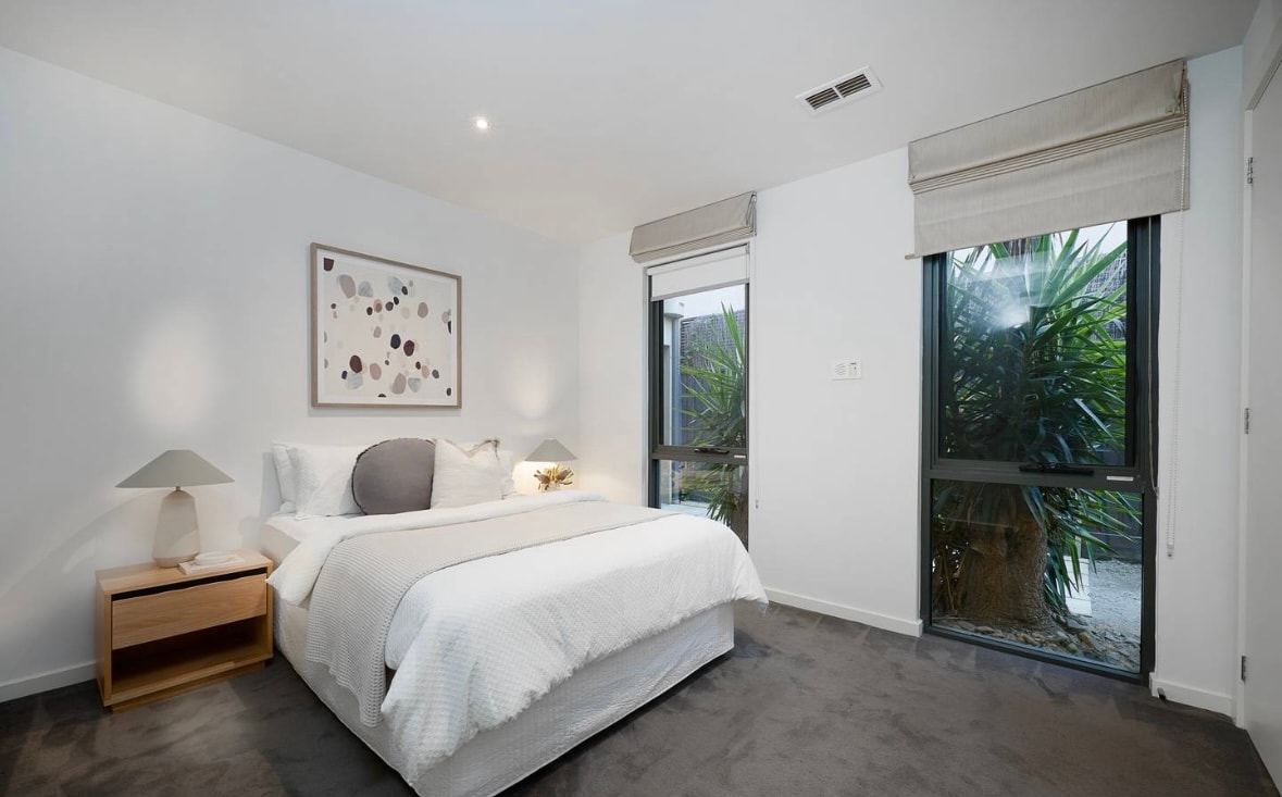 black-rock-waterfront-4br-heated-spa-and-views/