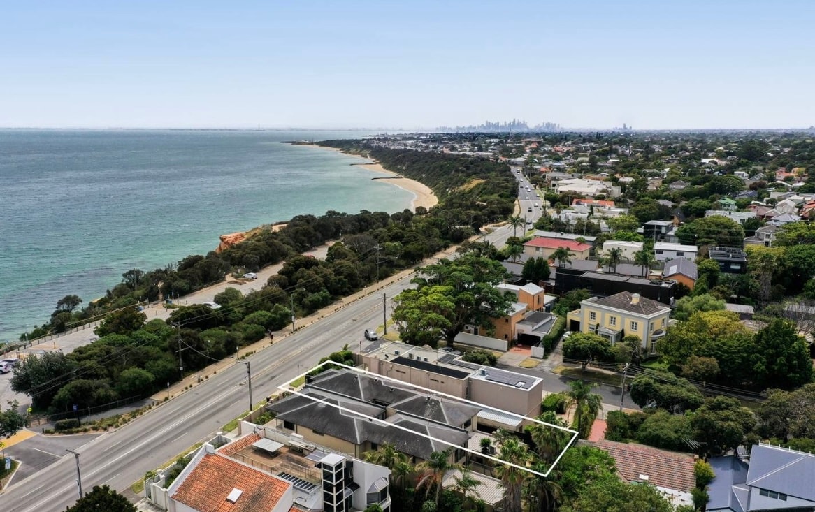 black-rock-waterfront-4br-heated-spa-and-views/