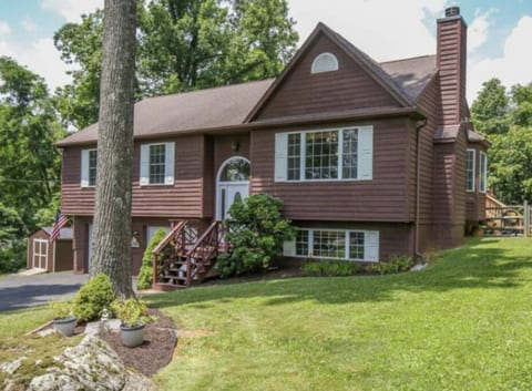 Blue Mountain Getaway: Hot tub, Winery, Game Room