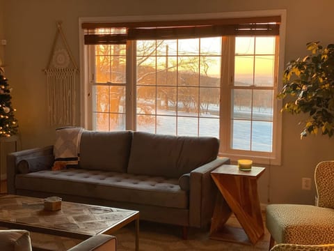 Blue Mountain Getaway: Hot tub, Winery, Game Room