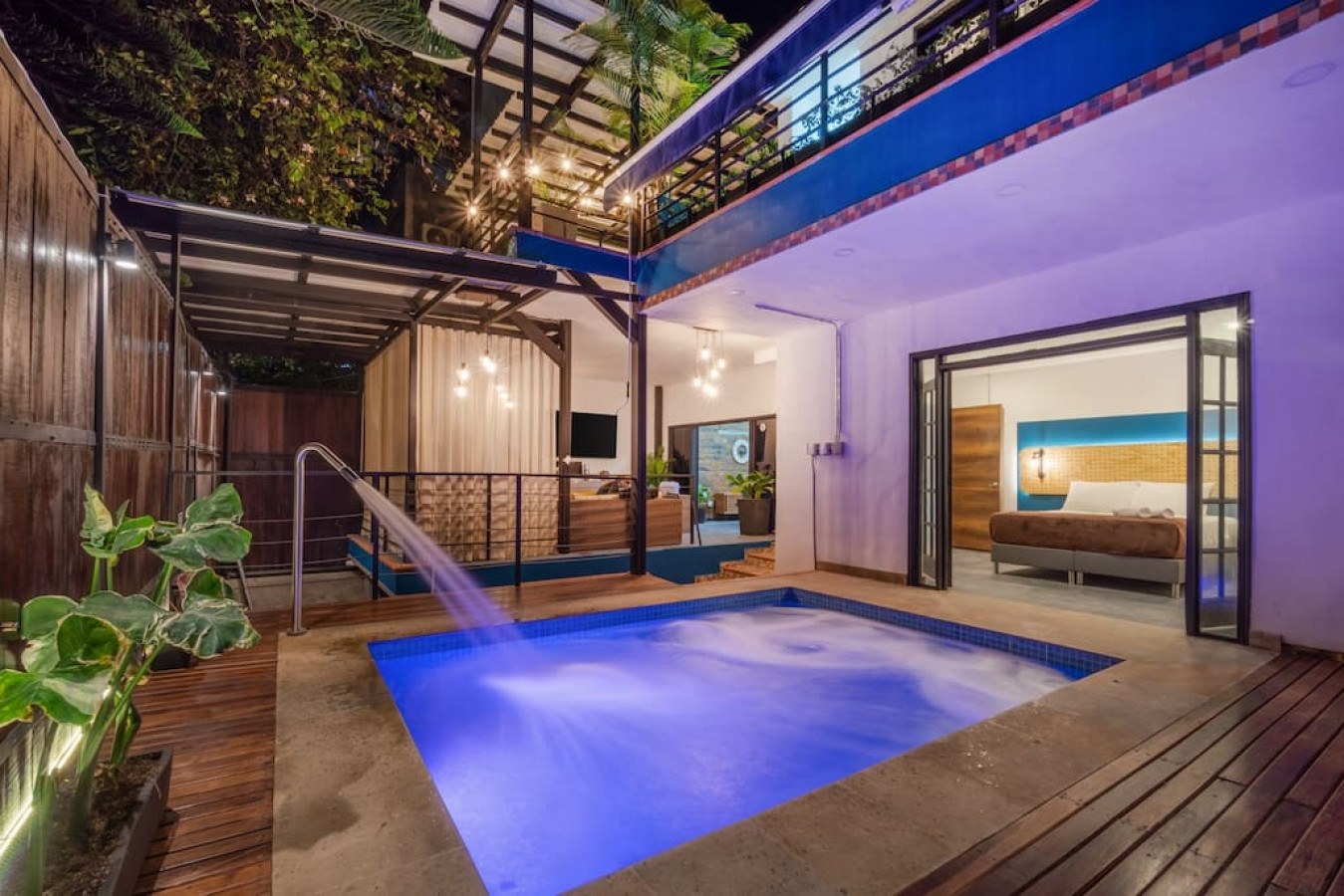 Casa Madera Parque Lleras with private Jacuzzi