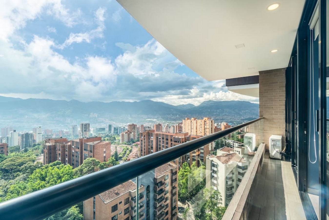 Class Suites - 1303