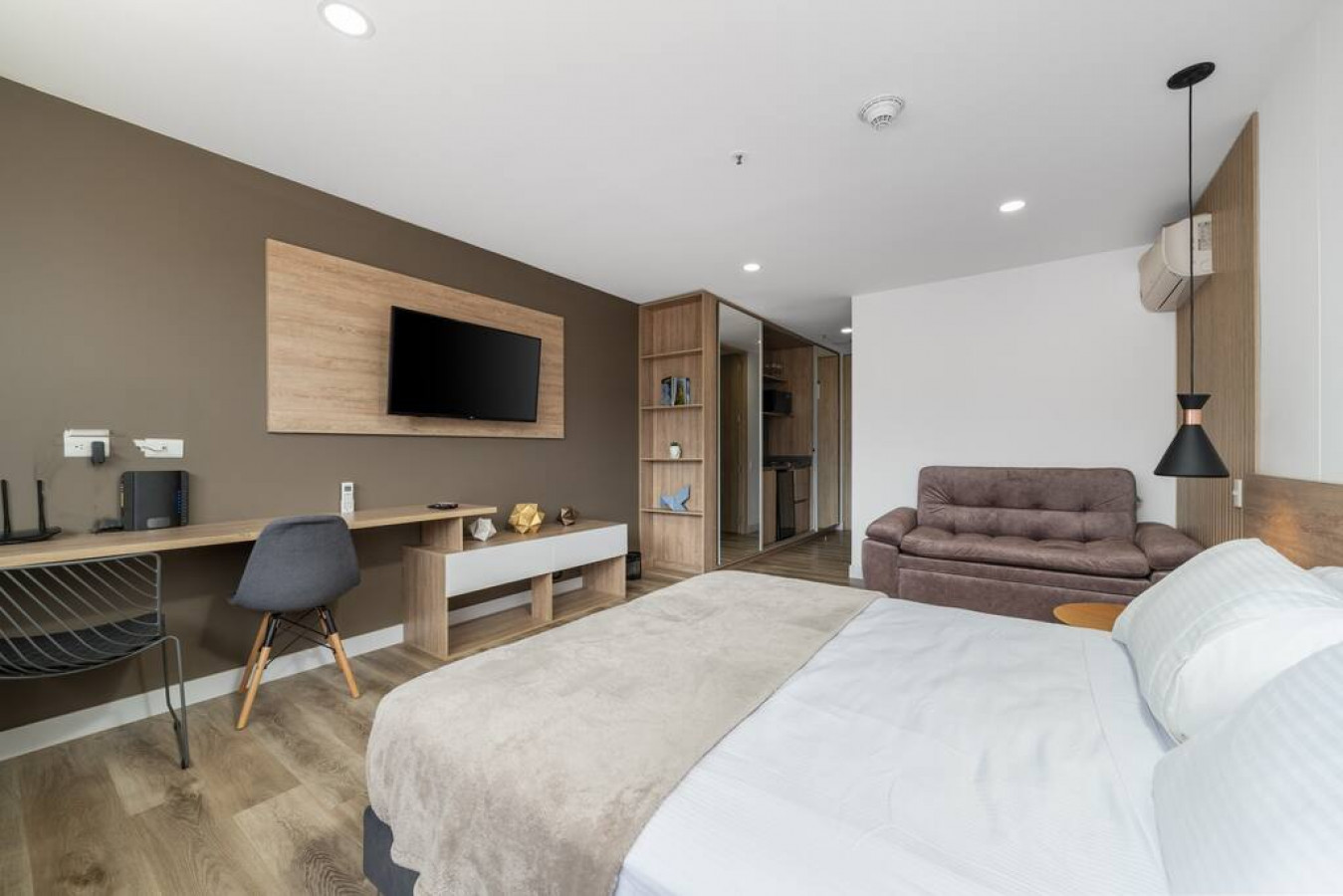 Go Living & Suites - 1312