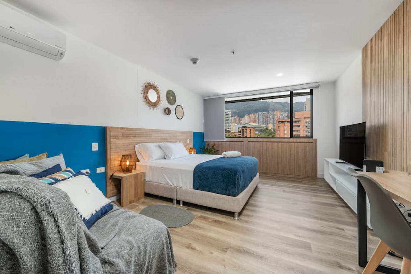 Go Living & Suites - 1010