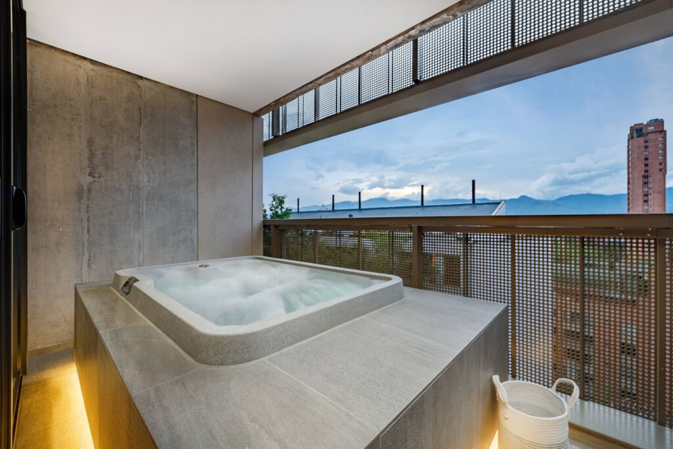 W Apartment 511