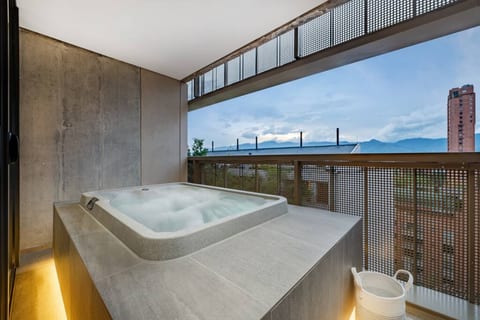 W Apartment 511