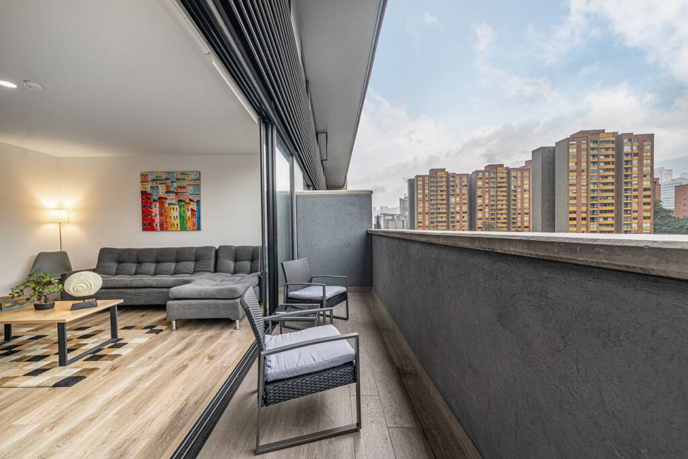 Go Living & Suites - 703
