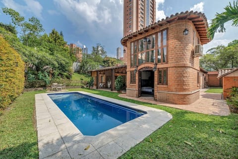 Exclusive 4BR Villa with private nightclub & pool