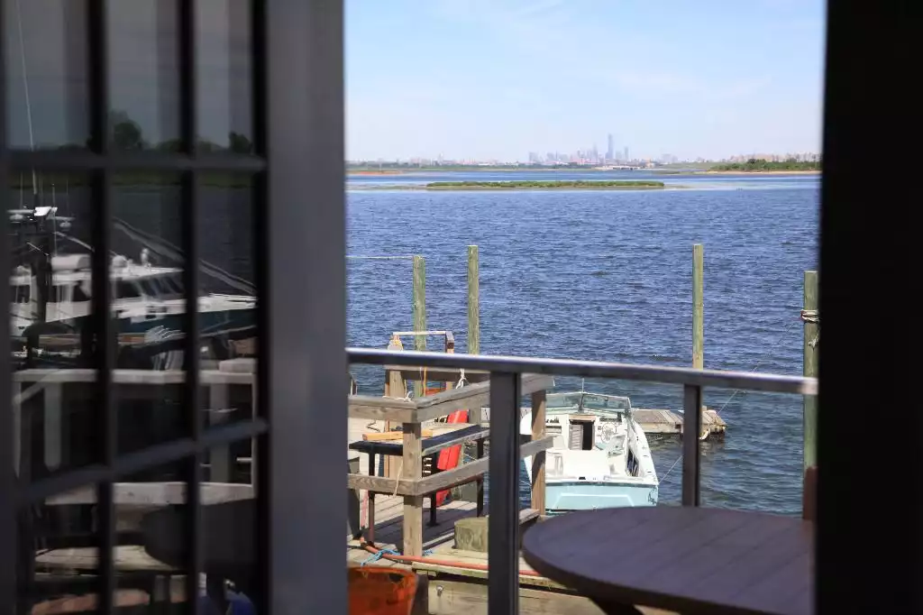 Waterfront Vacation Home - New York Waterfront Vacation Home - New York