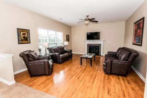 *new* Large and Spacious Home with large backyard!