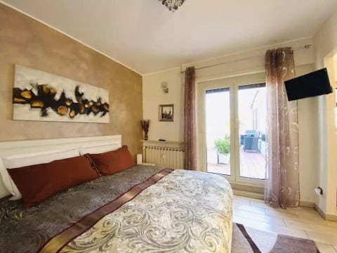 panoramic view of the bedroom
