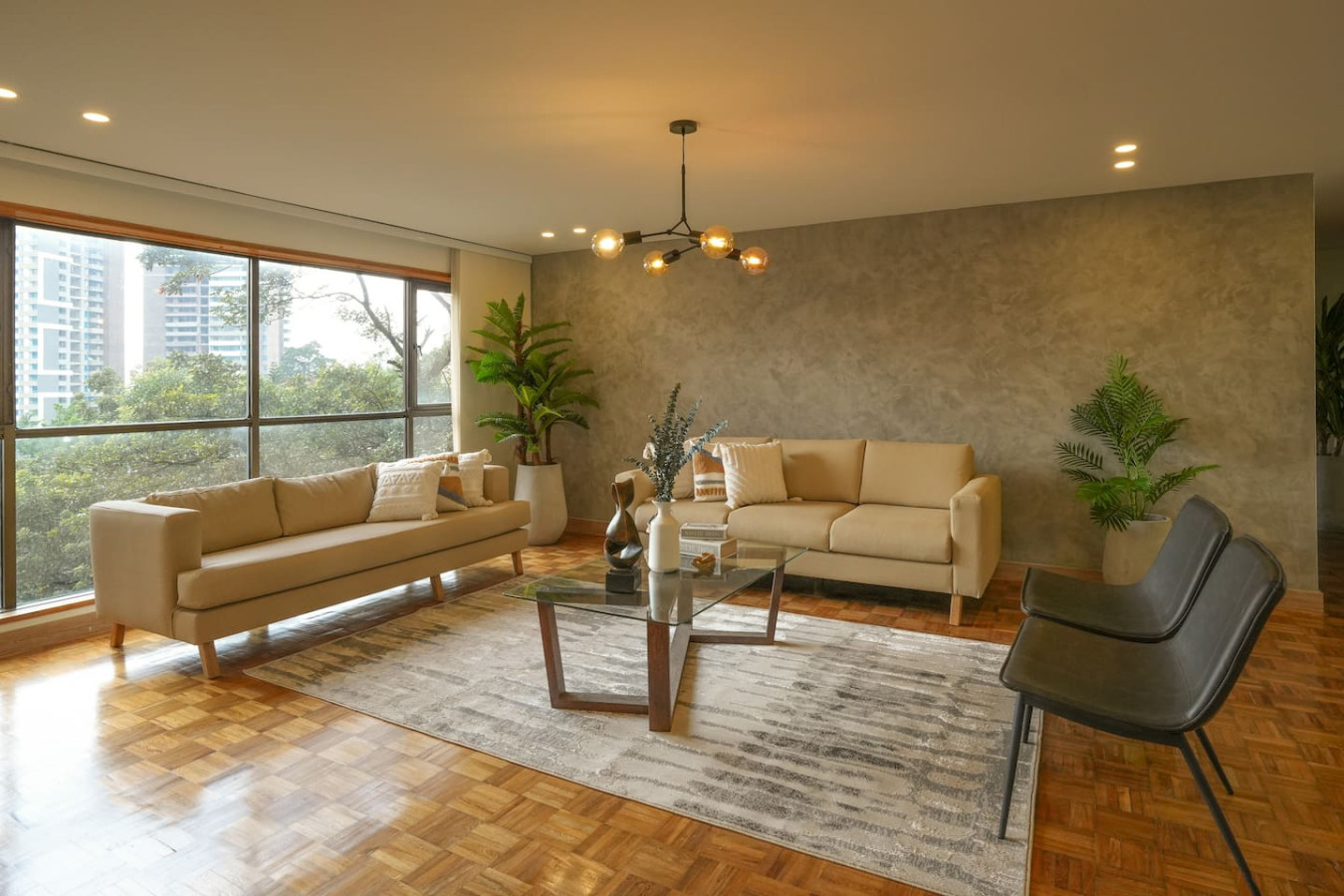 401 - Luxury 4BR Retreat with Private Bathtub and AC