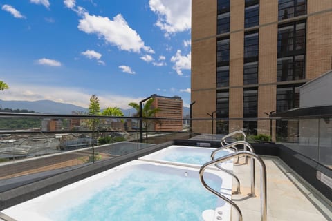 Metropolitan Living 2BR - 1