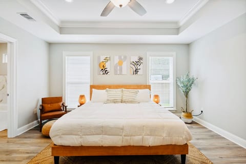 Luxury New Tranquil Retreat-Walk to Waterfront image 2