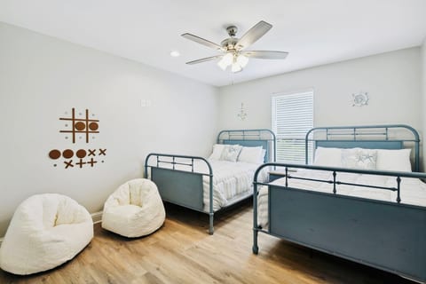 Luxury New Tranquil Retreat-Walk to Waterfront image 4