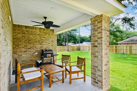 Luxury New Tranquil Retreat-Walk to Waterfront image 5