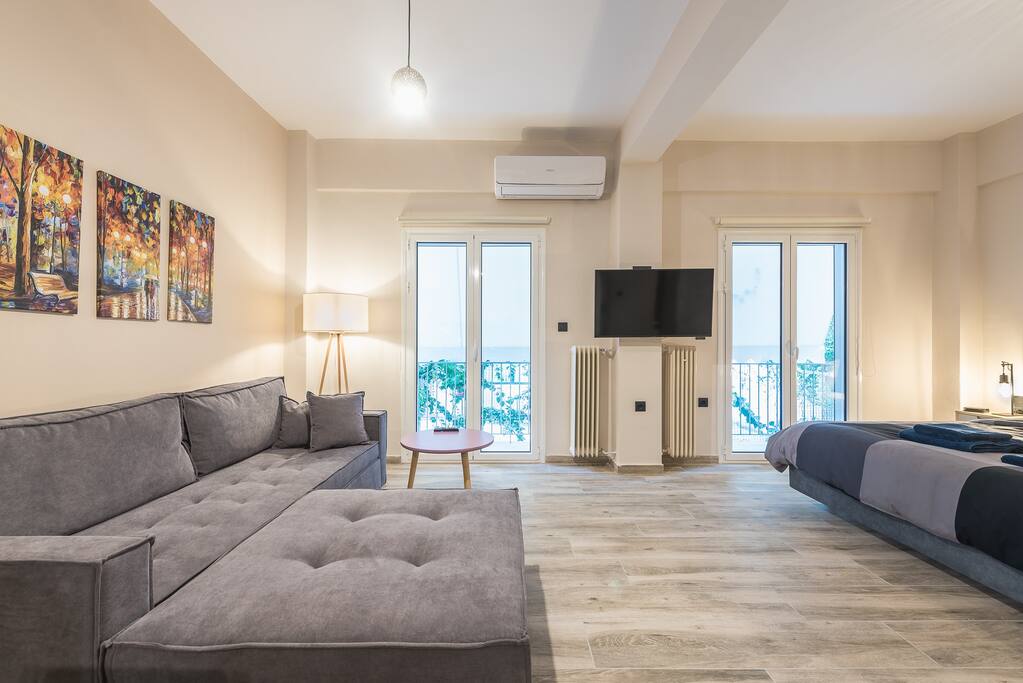 modern-apartment-downtown-athens/