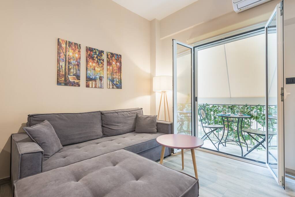 modern-apartment-downtown-athens/