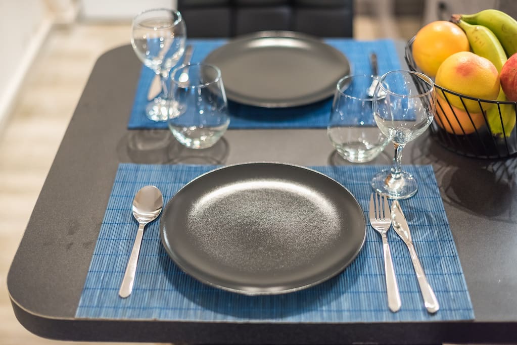 modern-apartment-downtown-athens/