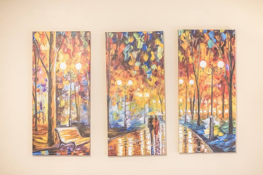 modern-apartment-downtown-athens/