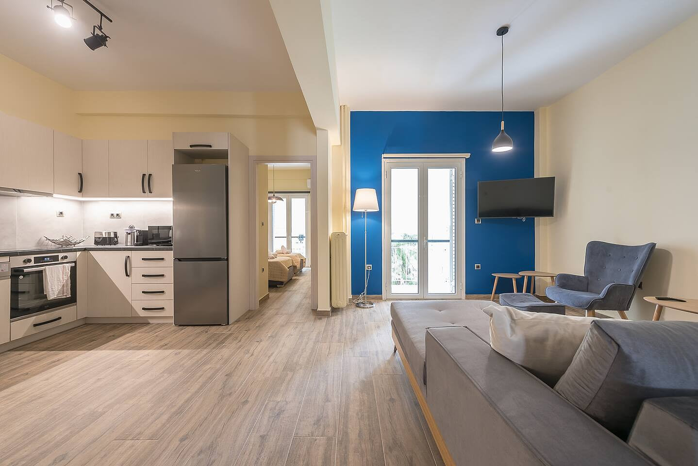 Modern Apartment - Balcony & Metro Access