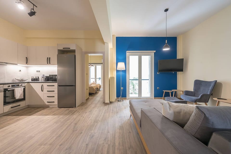 Modern Apartment - Balcony & Metro Access - Athens
