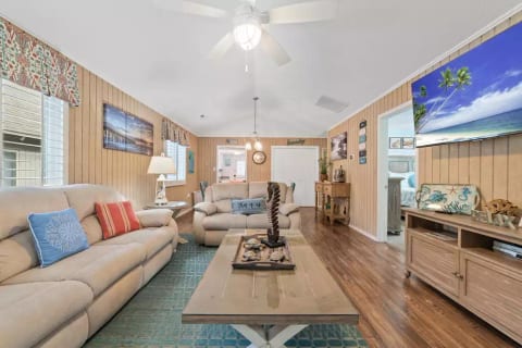 SUMMER COTTAGE BEACH HOUSE ON SHORE DRIVE