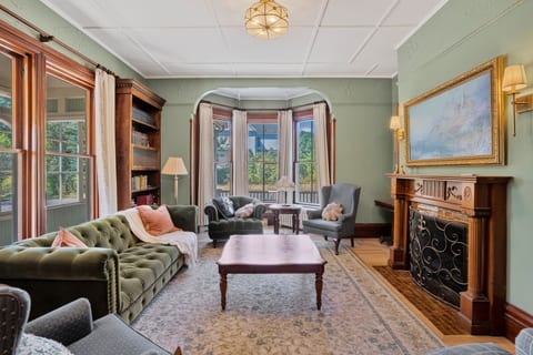 Wolfville Manor – Acadia, Downtown, Theater, Sauna