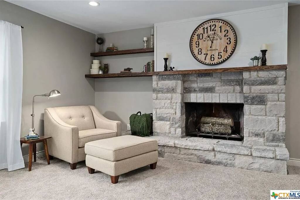 oasis-ranch-retreat-or-walk-to-town-or-big-yard/