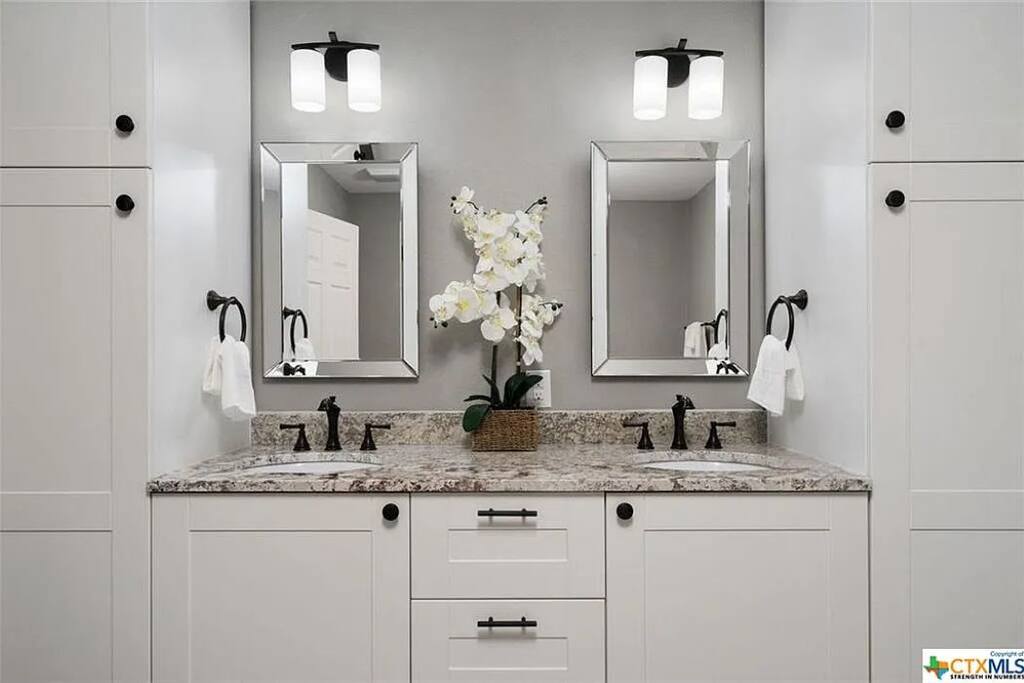 oasis-ranch-retreat-or-walk-to-town-or-big-yard/