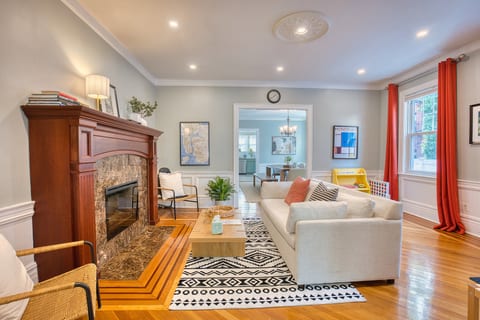 "The house is beautiful, comfortable and relaxing with all the comforts of home. We look forward to our next stay!" - Anne V. 10/2025