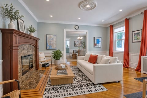 "The house is beautiful, comfortable and relaxing with all the comforts of home. We look forward to our next stay!" - Anne V. 10/2025