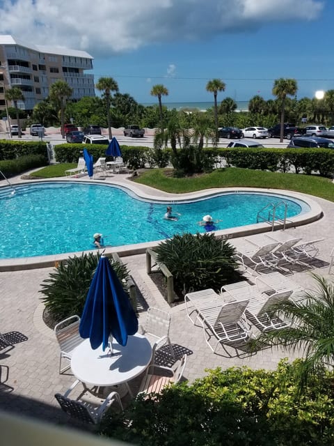 Steps from the beach! Newly listed updated unit image 3