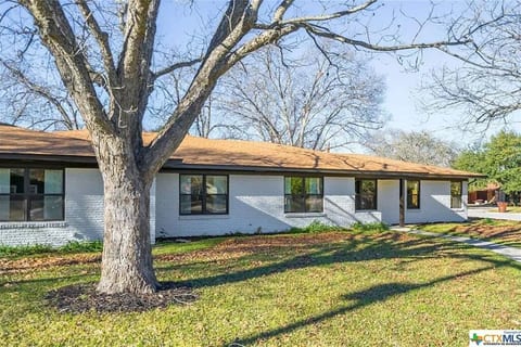 Oasis Ranch Retreat | Walk to Town | Big Yard