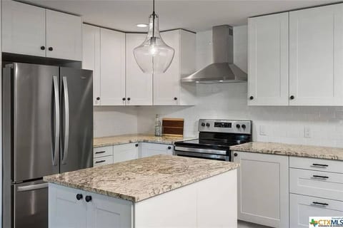 Oasis Ranch Retreat | Walk to Town | Big Yard