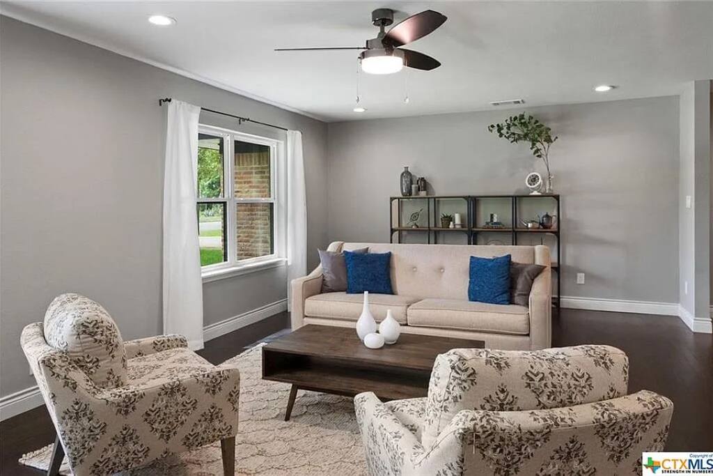 oasis-ranch-retreat-or-walk-to-town-or-big-yard/