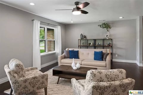 Oasis Ranch Retreat | Walk to Town | Big Yard