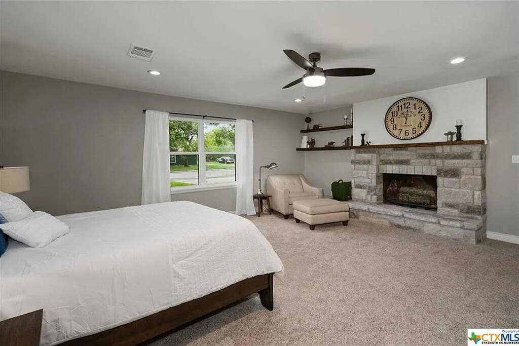 oasis-ranch-retreat-or-walk-to-town-or-big-yard/