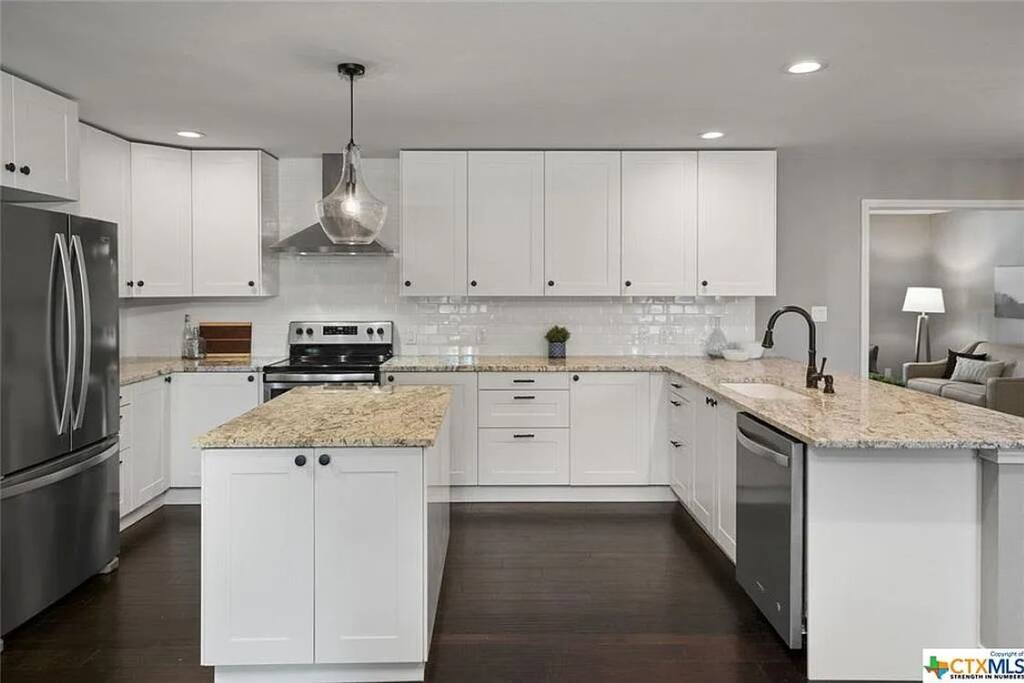 oasis-ranch-retreat-or-walk-to-town-or-big-yard/