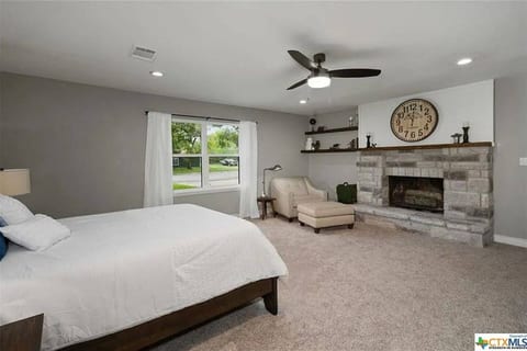 Oasis Ranch Retreat | Walk to Town | Big Yard