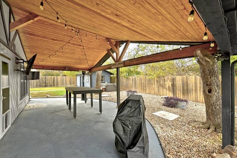 Oasis Ranch Retreat | Walk to Town | Big Yard