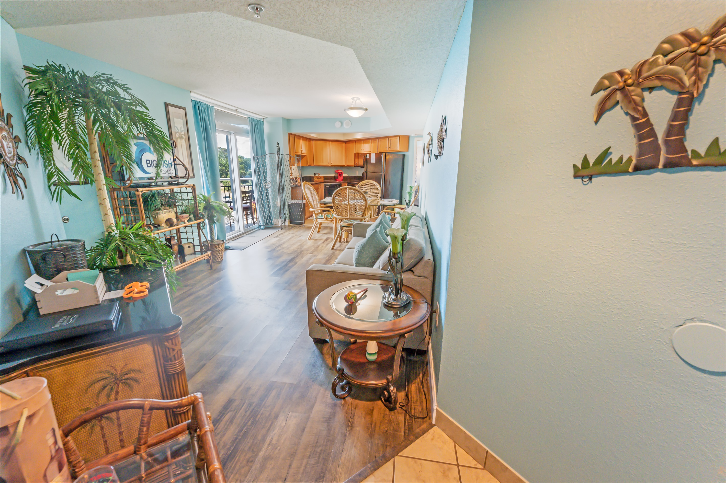 Large Living Room, Beautifully Decorated