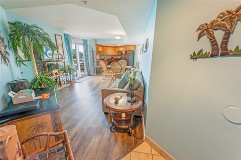 Large Living Room, Beautifully Decorated